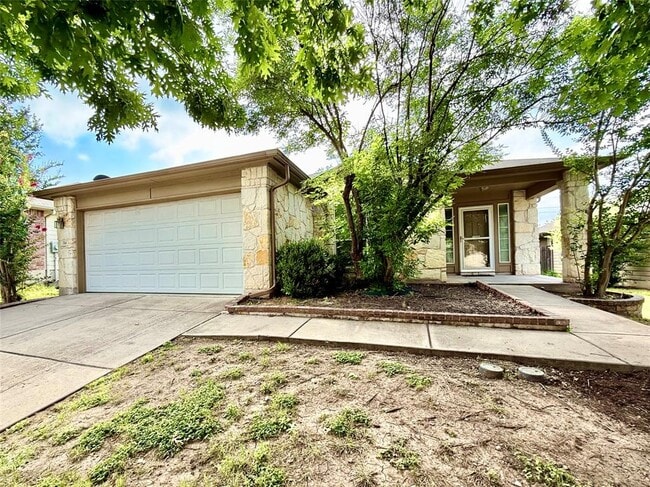 Building Photo - 314 Comal Run
