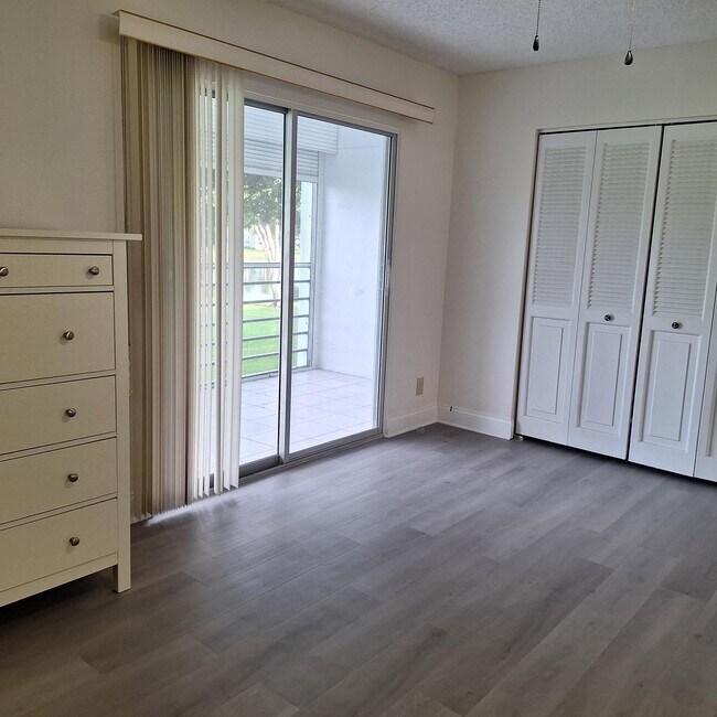 Building Photo - 2092 Wolverton E