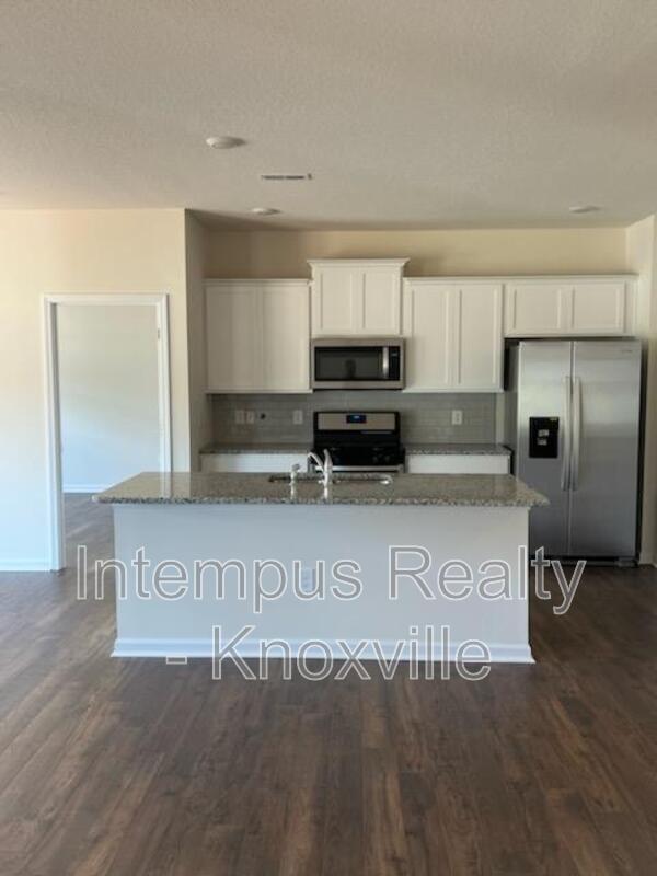 Building Photo - 1311 Hampton Pl Cir