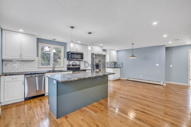 Building Photo - 62 Stoneleigh Rd