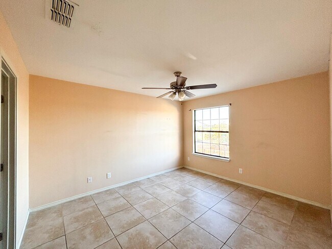 Building Photo - 803 E Fremont St