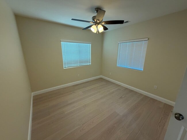 Building Photo - 985 Williams St