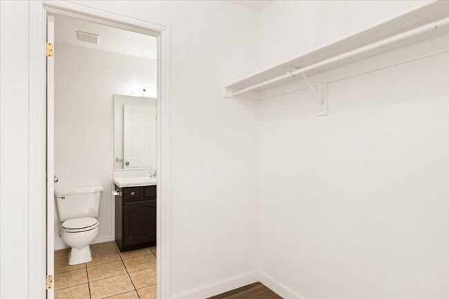 Building Photo - Recently Remodeled Condo with Spectacular Views – Utilities Included & Community Pool