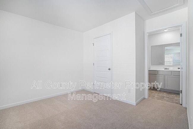 Building Photo - 607 Silver Moon Dr