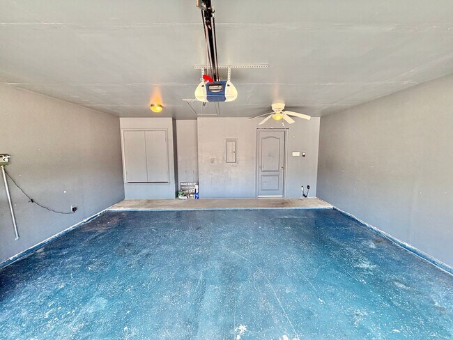 Building Photo - 2415 Isabelle Dr