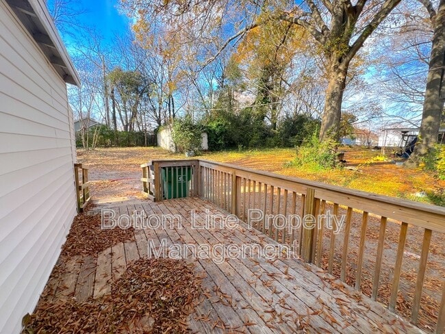 Building Photo - 218 Norwood Dr