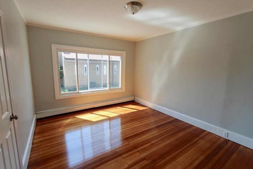 Building Photo - 508 Revere St