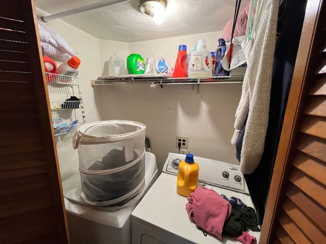 Building Photo - 211-213 Holland Street