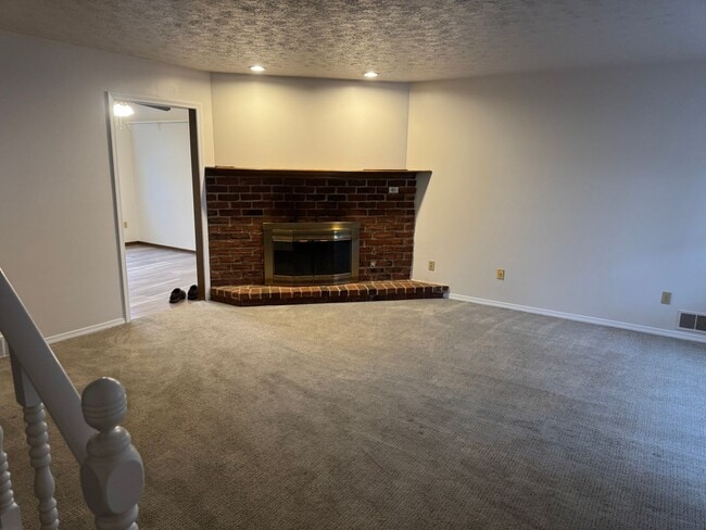 Building Photo - 1376 Red Tail Hawk Dr