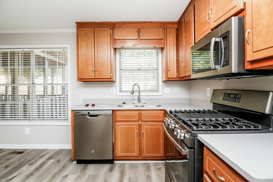 Building Photo - 2405 Glynn Oaks Ct SW