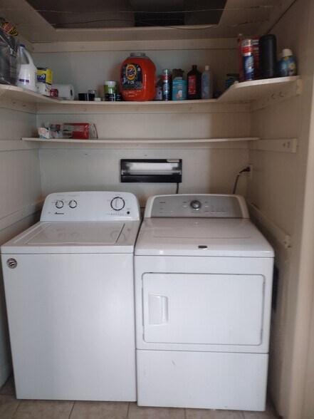 Building Photo - 1204 Coal Ave SE