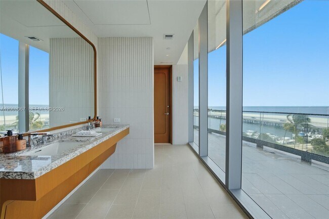 Building Photo - 175 SE 25th Rd