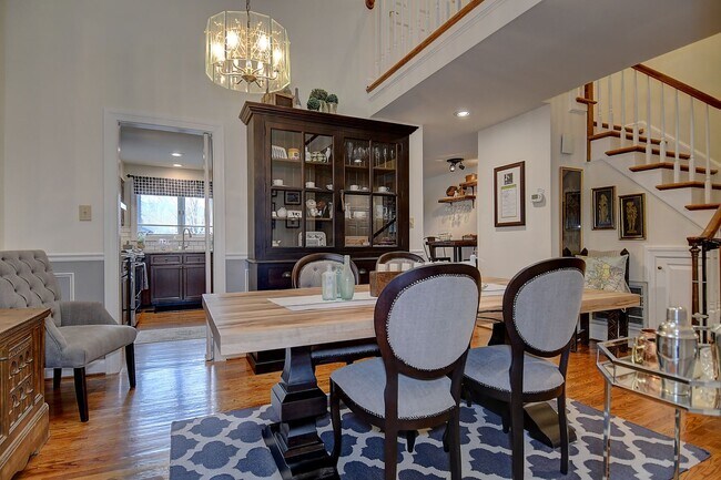 Building Photo - Spacious Condo in Ghent Square!
