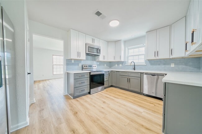 Building Photo - 7914 Oakington Dr