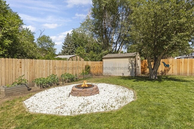 Building Photo - Stunning 3 Bedroom House Located in Easter...