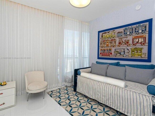 Building Photo - 17121 Collins Ave