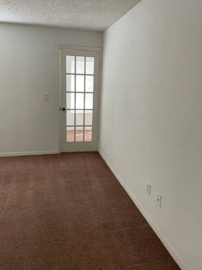 Building Photo - Venetian place two bedroom Condo