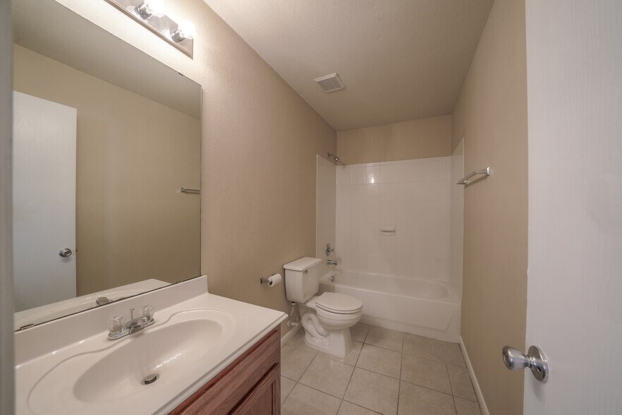 Building Photo - 20727 Cypress Crescent Ln