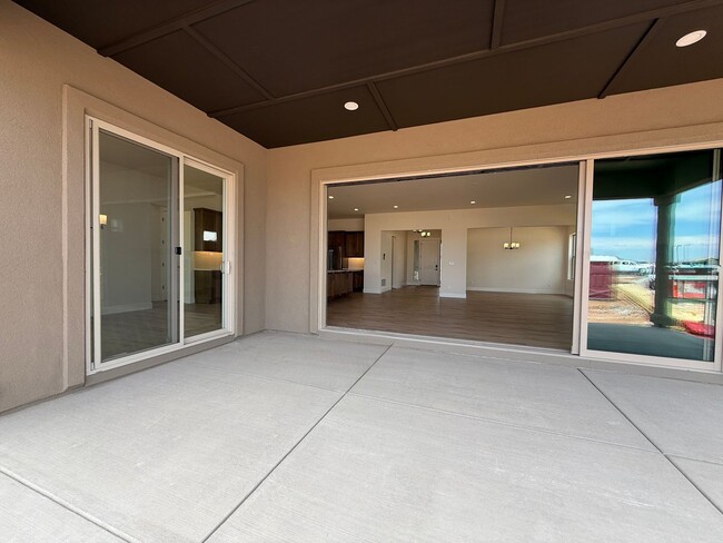Building Photo - Luxury Living in Kissing Camels – 4 Bed | ...