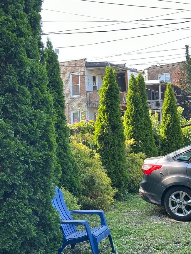 Building Photo - 3448 W Drummond Pl