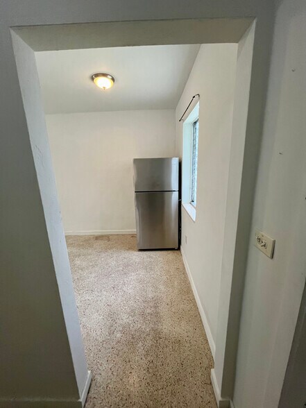 Building Photo - 401 SW 8th Ct