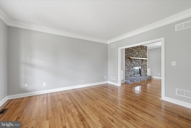 Building Photo - 102 Bramble Ct