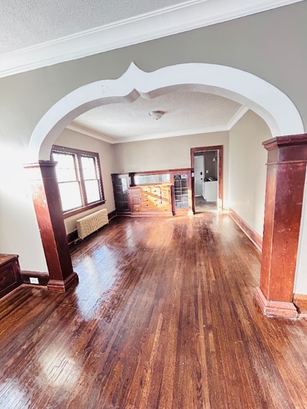 Building Photo - 1917 N Newton Ave