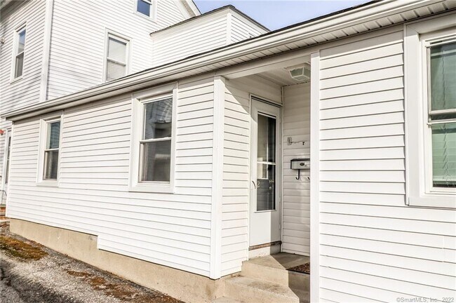 Building Photo - 24 Elm St