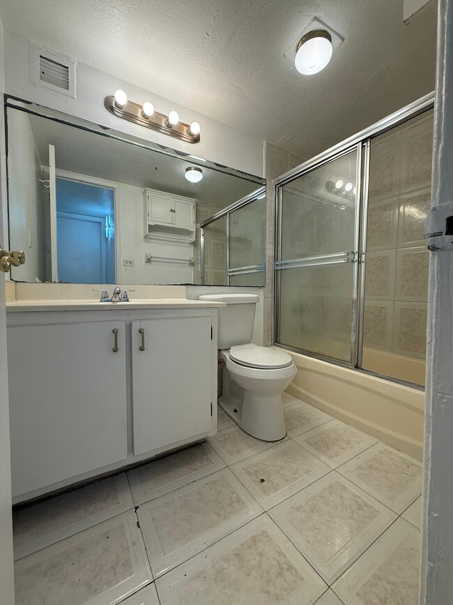 Building Photo - 4550 NW 9th St