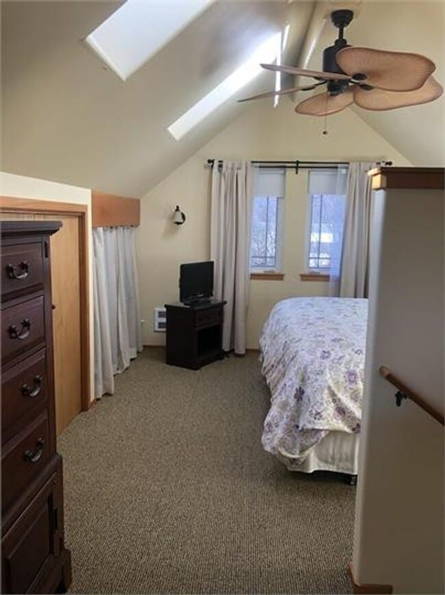 Building Photo - Wonderful Fully Furnished Cairn Cottage in Coupeville on a Cul de Sac