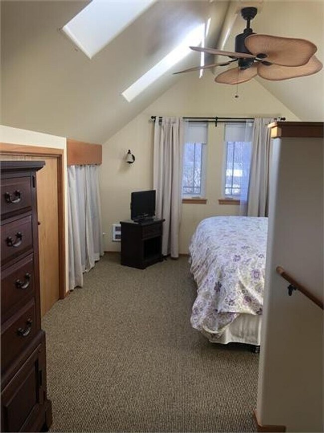 Building Photo - Wonderful Fully Furnished Cottage in Coupe...