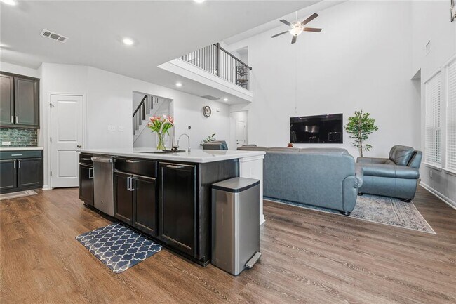 Building Photo - 317 Barton Oak Trl