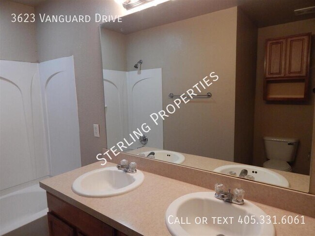 Building Photo - 3623 Vanguard Dr