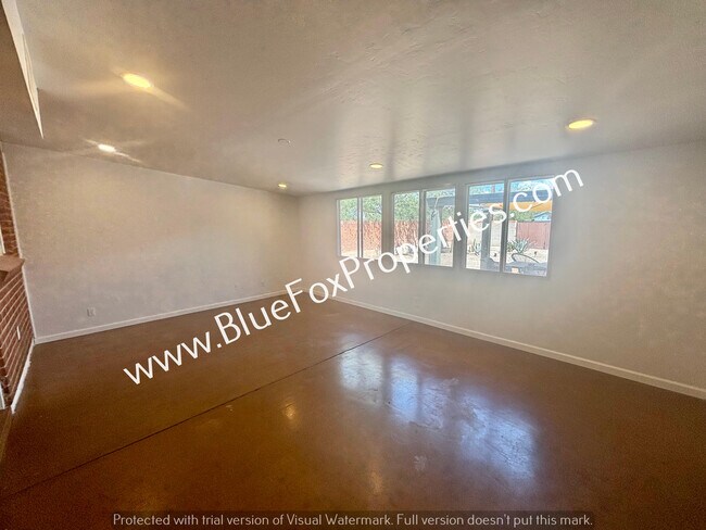 Building Photo - 3137 E Linden St