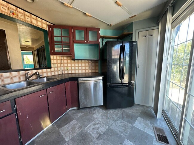 Building Photo - 804 N 2nd St