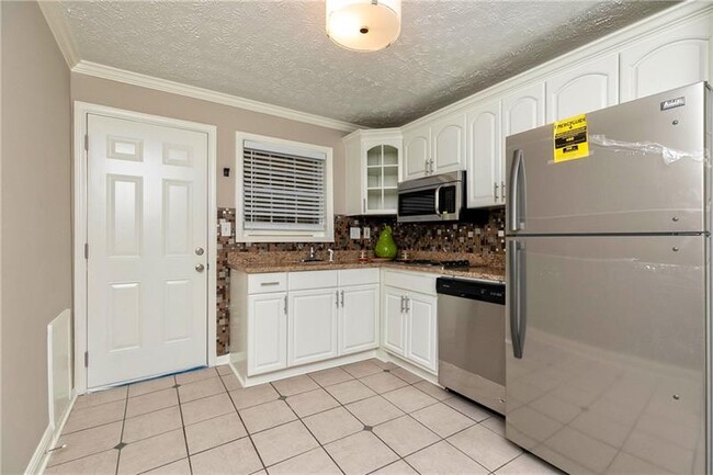 Building Photo - 21 Delmont Dr NE
