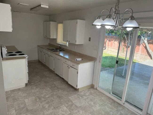 Building Photo - 2361 Thompson Way