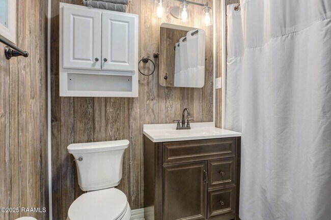 Building Photo - 681 Emar Dr