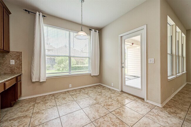 Building Photo - 10011 Terrance Springs Ln