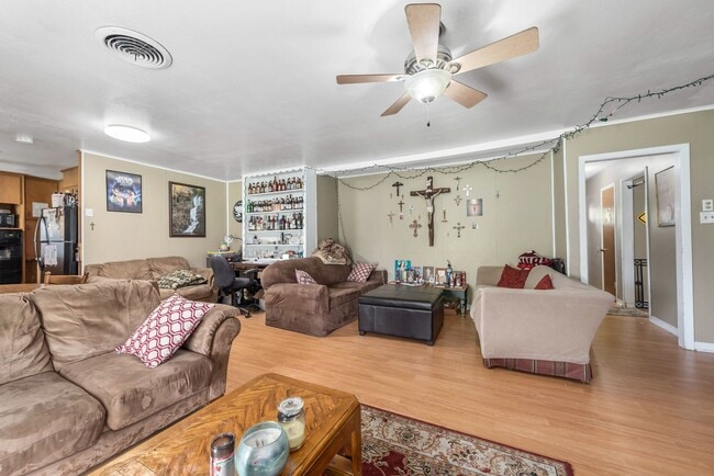 Building Photo - August Pre-Lease Available!! 3 Bed, 2 Bath with Huge Backyard and Covered Patio!