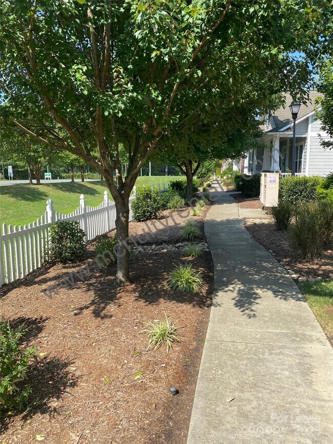 Building Photo - 4221 Courtly Ln
