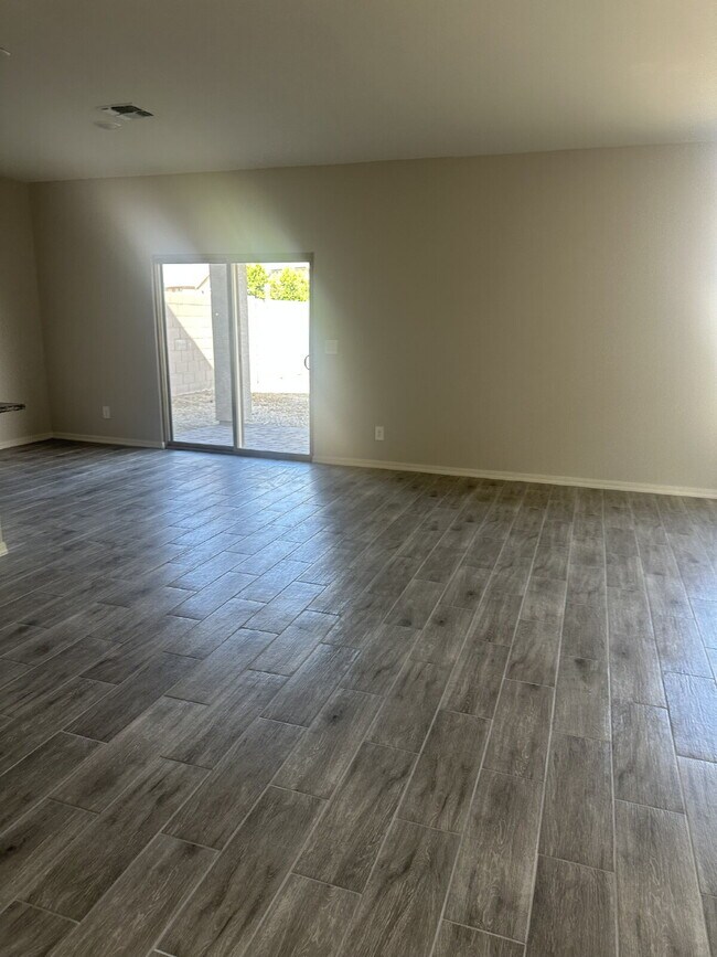 Building Photo - Beautiful, Spacious, and Newer Home, Solar Included!