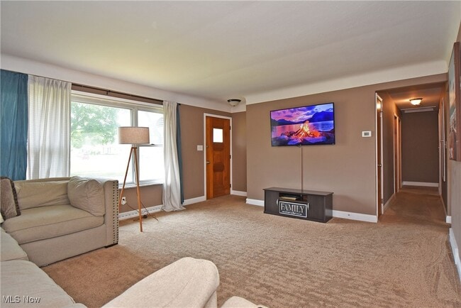Building Photo - 37 E Meadowlawn Blvd