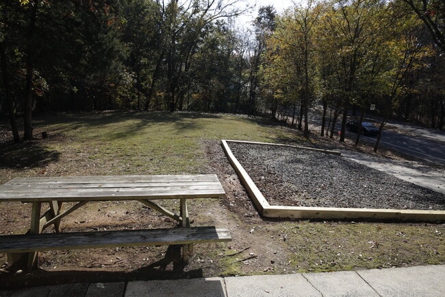 Building Photo - 7909 Carmel Rd