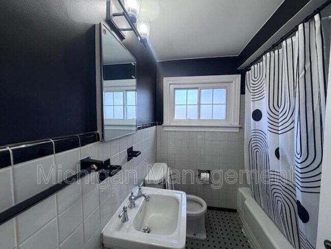 Building Photo - 2714 Glenview Ave