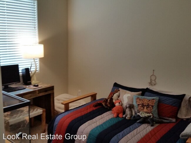 Building Photo - 3 br, 2.5 bath House - 2234 Tamarac St