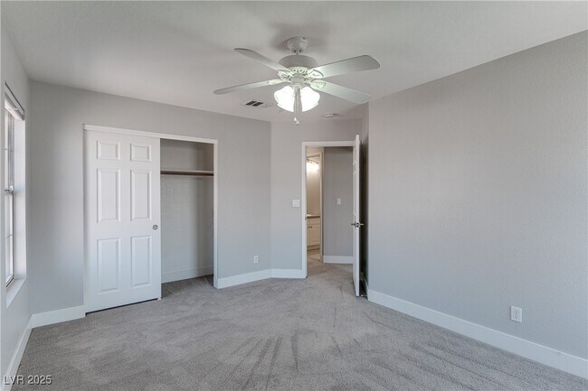 Building Photo - 20 Fantasia Ln