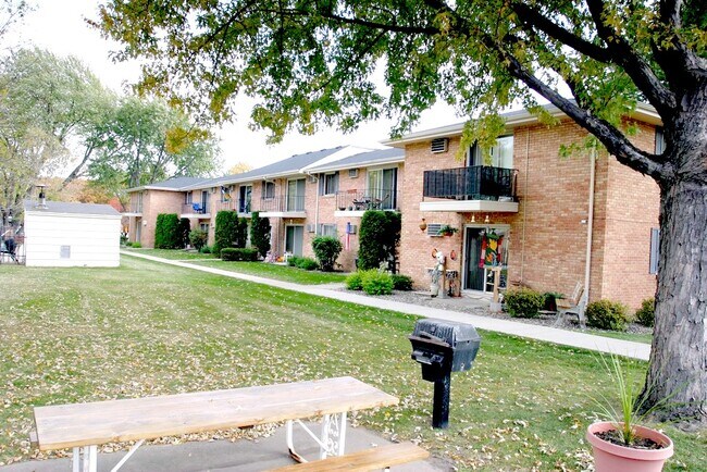 Building Photo - 10000 Morgan Ave Apartments