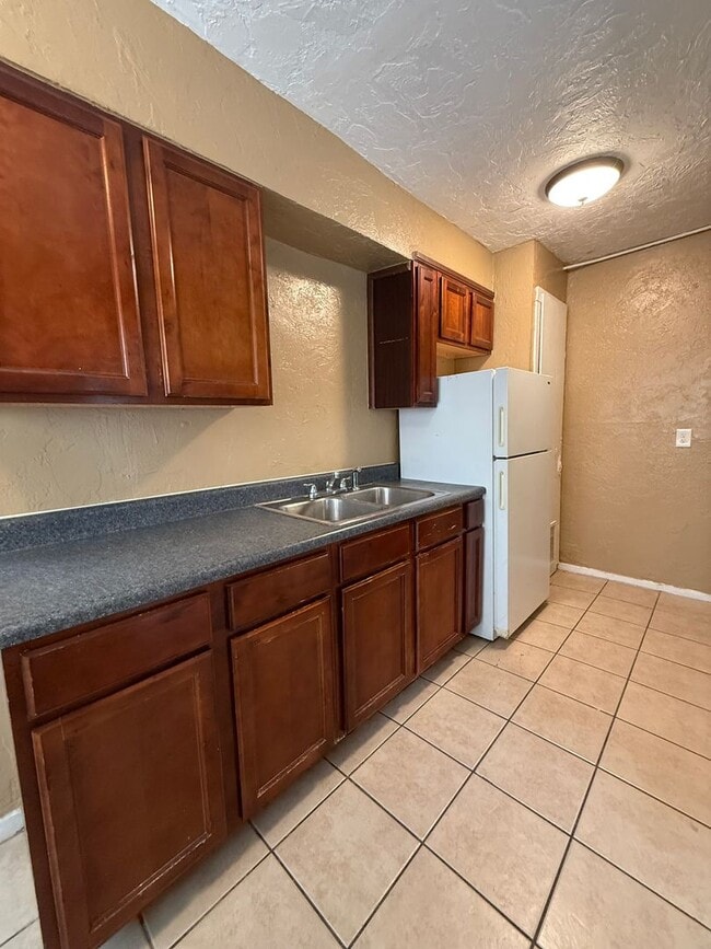 Building Photo - Cozy 1BR in the Heart of OKC – Walk to Plaza District