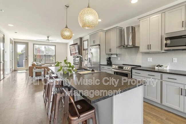 Building Photo - 1507B 14th Ave N